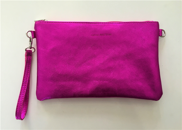 Busta in pelle laminata fucsia